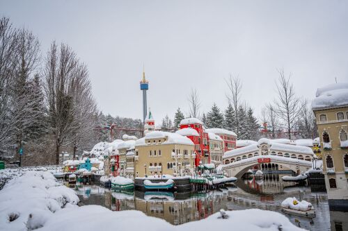 Beim WinterWonder LEGOLAND können die Besucher das MINILAND im Wintermantel erleben.