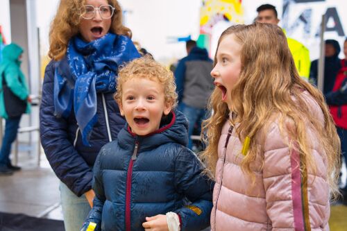 Der Familienausflug als 30-millionster Gast wird zu einem unvergesslichen Erlebnis im LEGOLAND® Deutschland.