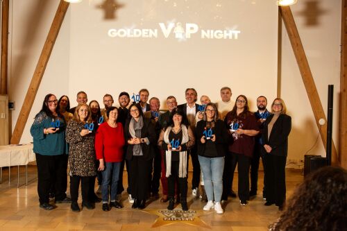 Das LEGOLAND Deutschland Resort ehrte bei der Golden VIP Night 2025 saisonale und festangestellte Mitarbeiterinnen und Mitarbeiter für ihre langjährige Betriebszugehörigkeit.