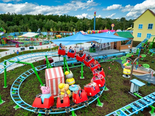 Auf in die Dritte Saison mit Peppa Wutz und Baby Evie im PEPPA PIG Park.