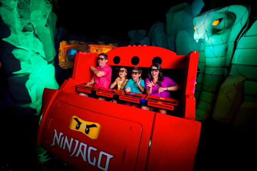 Neben Shows und Events sorgen im LEGOLAND Deutschland auch zahlreichen Fahrattraktionen für viel Spaß.