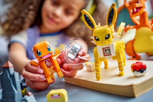 Familien, die beim Festival im LEGOLAND® Deutschland Resort dabei sind, gehören zu den ersten weltweit, die das LEGO Pokémon™ SMART Play™ System in Aktion erleben.