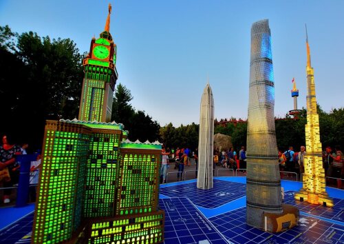 Die High Five im MINILAND am Abend. 