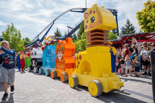Die Kleinen ganz groß: Der LEGO® DUPLO Zug im Maßstab 1:16 beeindruckt die kleinen und großen LEGOLAND® Besucher. 